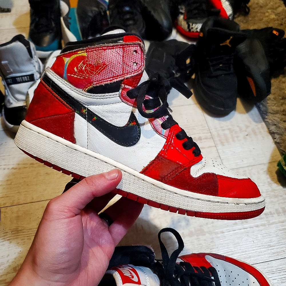 Size 5.5y Jordan 1 retro high og spiderman x marvel Across the spiderverse